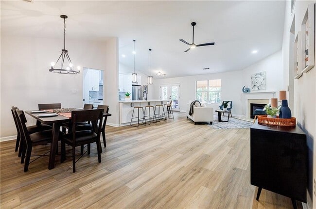 5195 Hillcrest Glenn Dr in Sugar Hill, GA - Building Photo - Building Photo