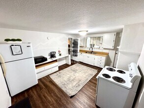93795 Bay Park Ln in Coos Bay, OR - Building Photo - Building Photo