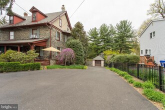 219 Washington Ln, Unit 1 in Jenkintown, PA - Building Photo - Building Photo