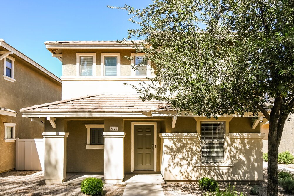 5819 E Harmony Ave in Mesa, AZ - Foto de edificio