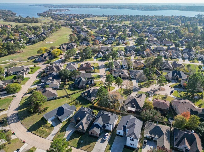 75 Wick Willow Rd in Montgomery, TX - Foto de edificio - Building Photo