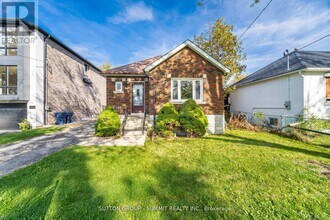 56 Ash Crescent in Toronto, ON - Building Photo - Building Photo