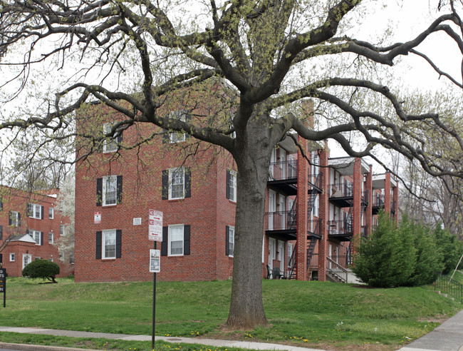 Falls Road Apartments in Baltimore, MD - Building Photo - Building Photo