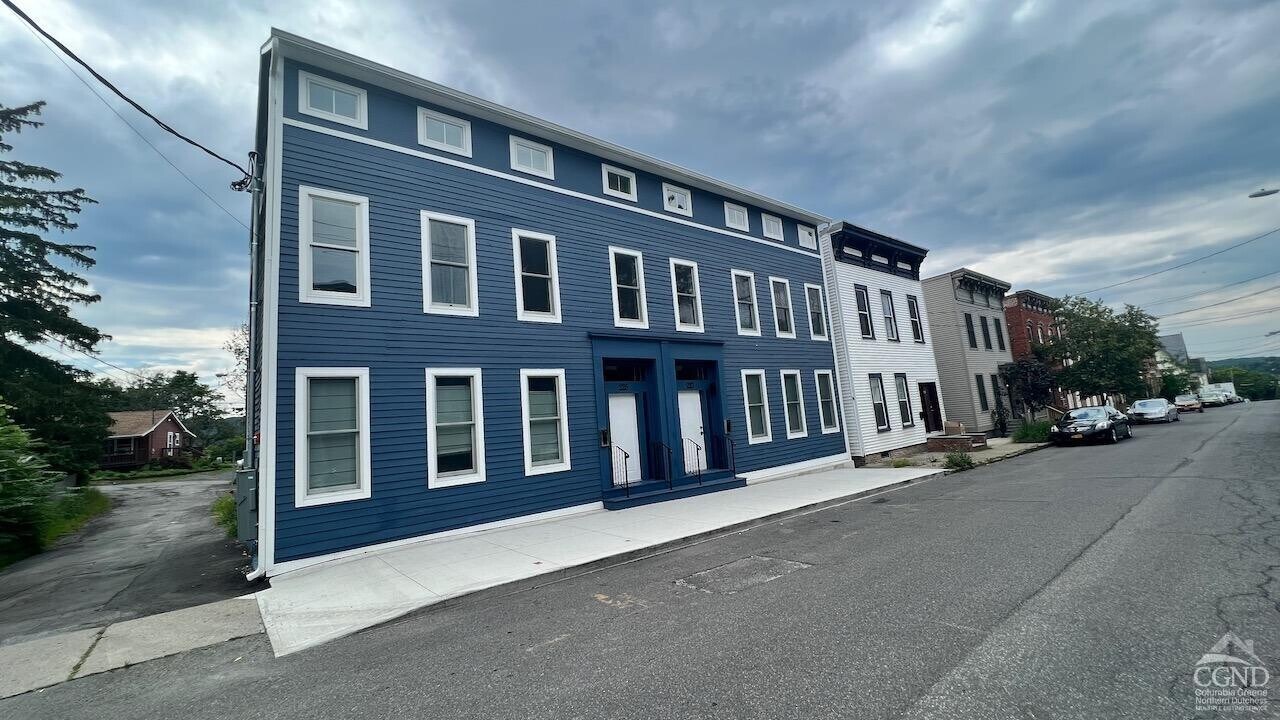 223 Allen St in Hudson, NY - Building Photo