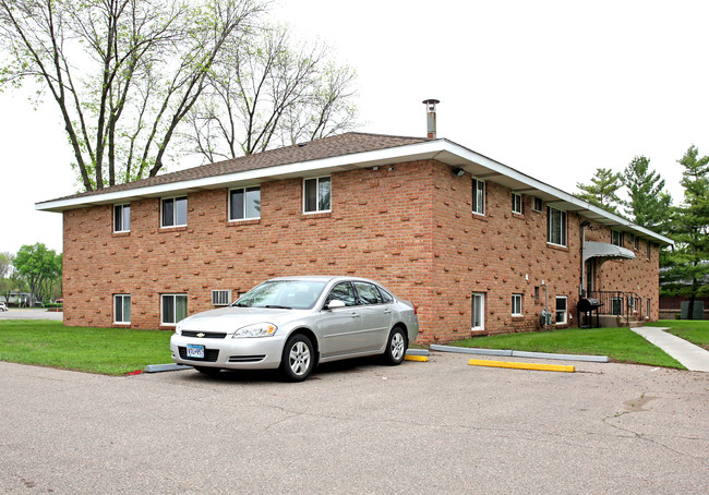 1037 Spencer St S in Shakopee, MN - Foto de edificio - Building Photo