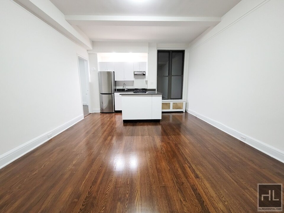 EAST 46 STREET in New York, NY - Building Photo