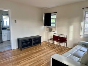 525 W Plymouth St in Inglewood, CA - Foto de edificio - Building Photo