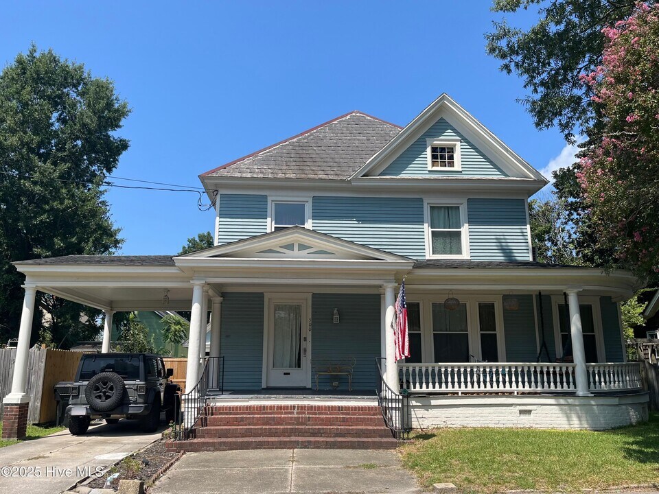 500 W Church St in Elizabeth City, NC - Building Photo