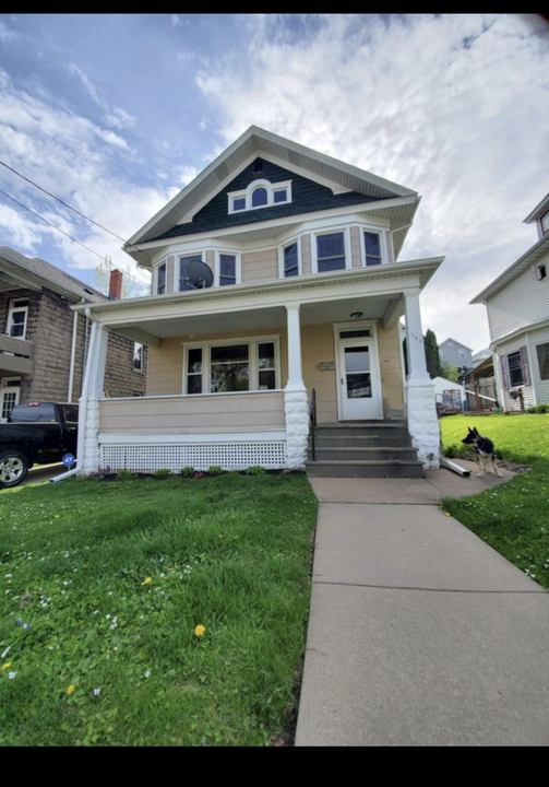 751 Alta Vista St in Dubuque, IA - Foto de edificio