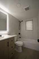 530 SE 2nd Ave in Deerfield Beach, FL - Building Photo