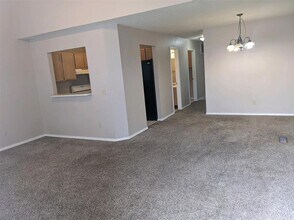 1029 Rambling Oaks Dr in Norman, OK - Foto de edificio - Building Photo