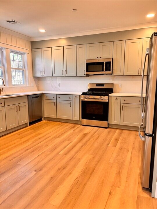 451 Somerville Ave, Unit 3 in Somerville, MA - Building Photo