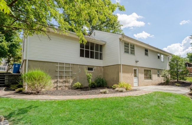 69 Cedar Grove Rd in Somerville, NJ - Building Photo - Building Photo
