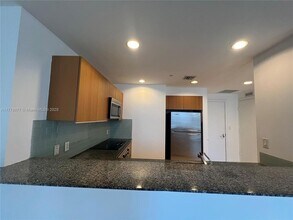 1050 Brickell Ave, Unit 1912 in Miami, FL - Building Photo - Building Photo