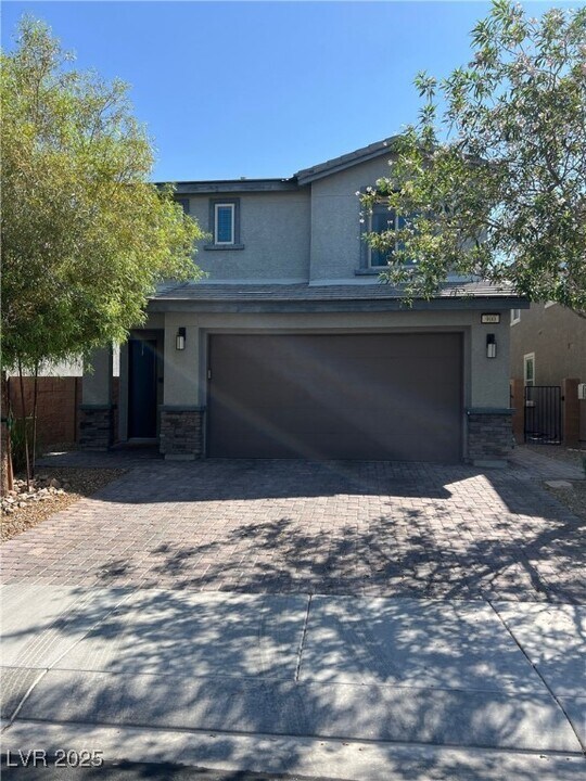 900 Bluebell Brook St in Henderson, NV - Building Photo