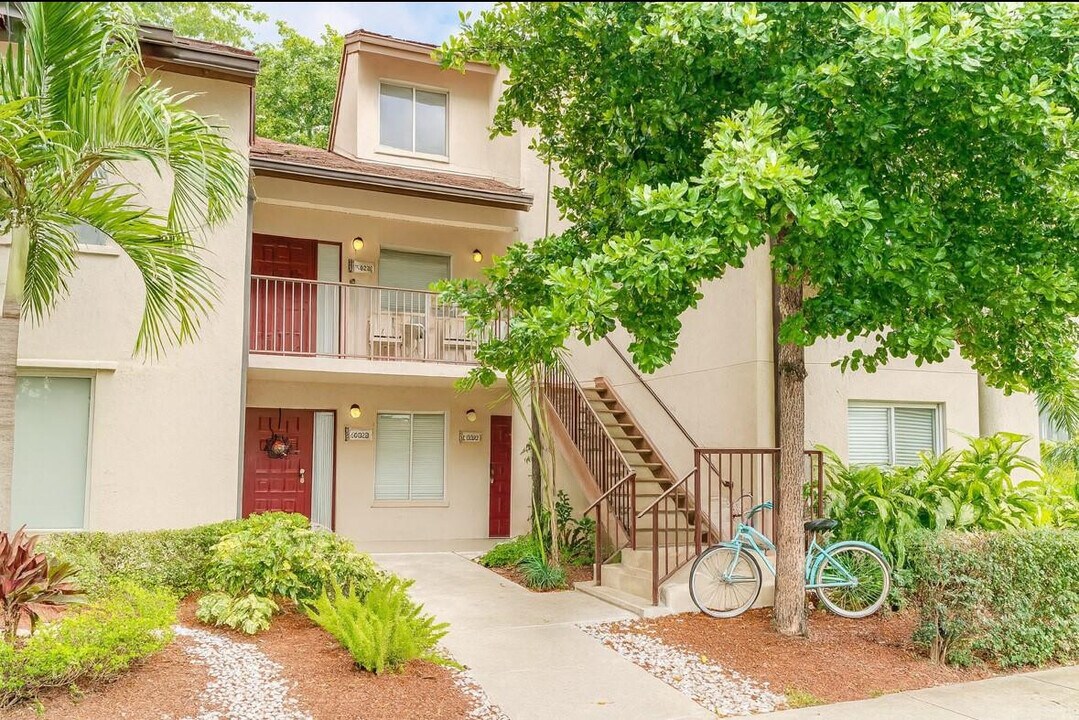 9215 SW 141st Pl in Miami, FL - Foto de edificio