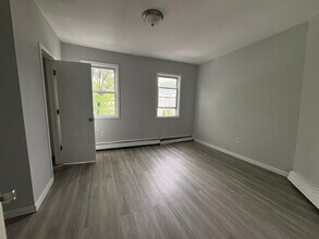 590 Christopher St, Unit 4 in Orange, NJ - Building Photo - Building Photo