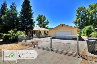 4465 Red Bluff St in Shasta Lake, CA - Building Photo - Building Photo