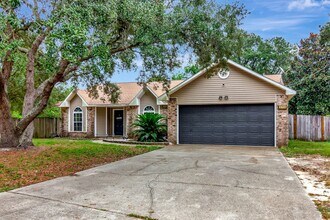 2738 Beacon Ct in Navarre, FL - Building Photo - Building Photo