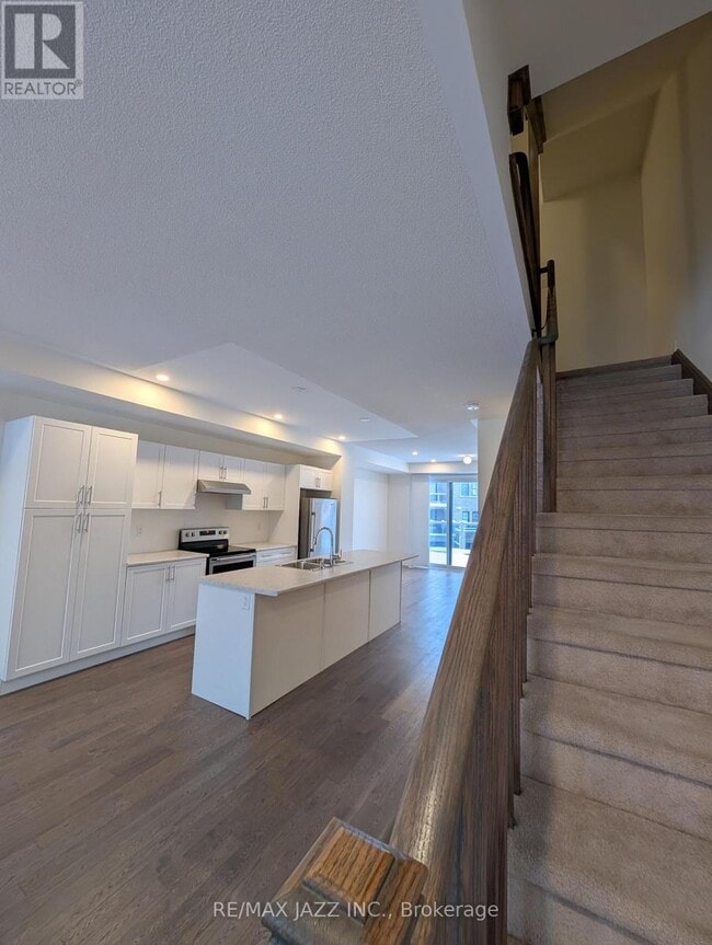 19 Clarington Blvd in Bowmanville, ON - Building Photo - Building Photo