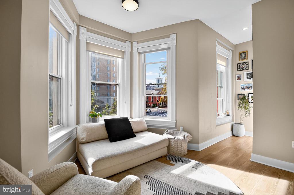 459 Massachusetts Ave NW in Washington, DC - Building Photo