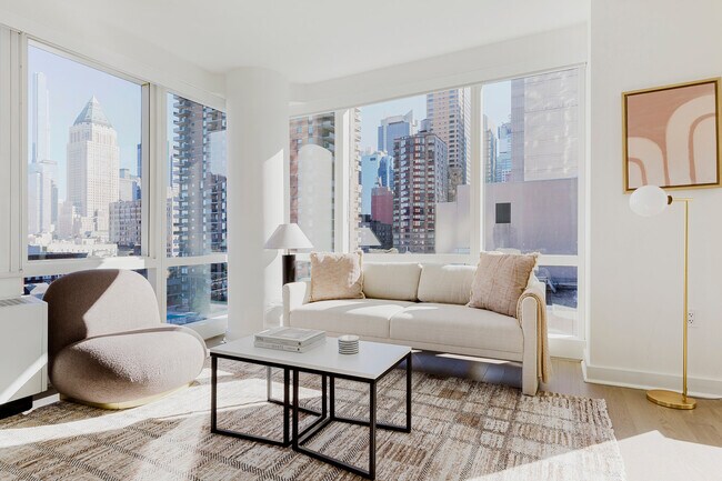 450 W 42nd St