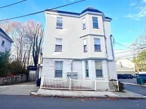 14 Smythe St, Unit 3 in Brookline, MA - Building Photo - Building Photo