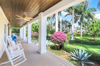 154 4th Ave N in Naples, FL - Building Photo - Building Photo