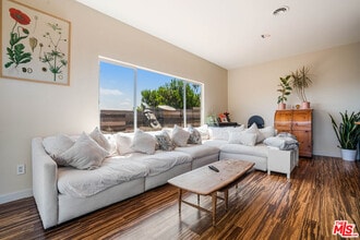 704 Blossom Ln in Redondo Beach, CA - Building Photo - Building Photo