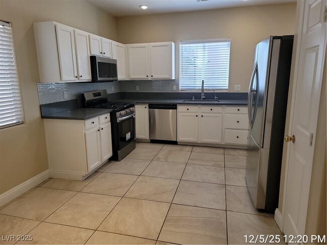 property at 5921 Royal Castle Ln