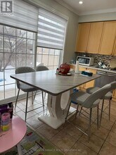 205 Valleyway Dr in Brampton, ON - Building Photo - Building Photo