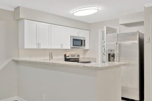 Essex Place Luxury Apartments in Tampa, FL - Building Photo