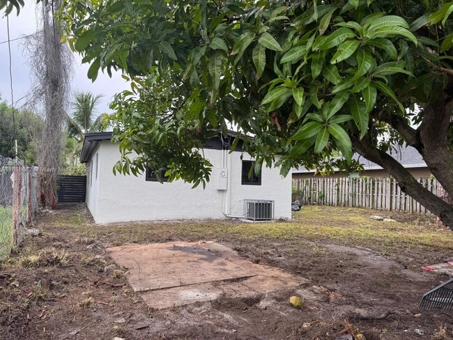 2713 NW 6th Ct in Fort Lauderdale, FL - Building Photo - Building Photo
