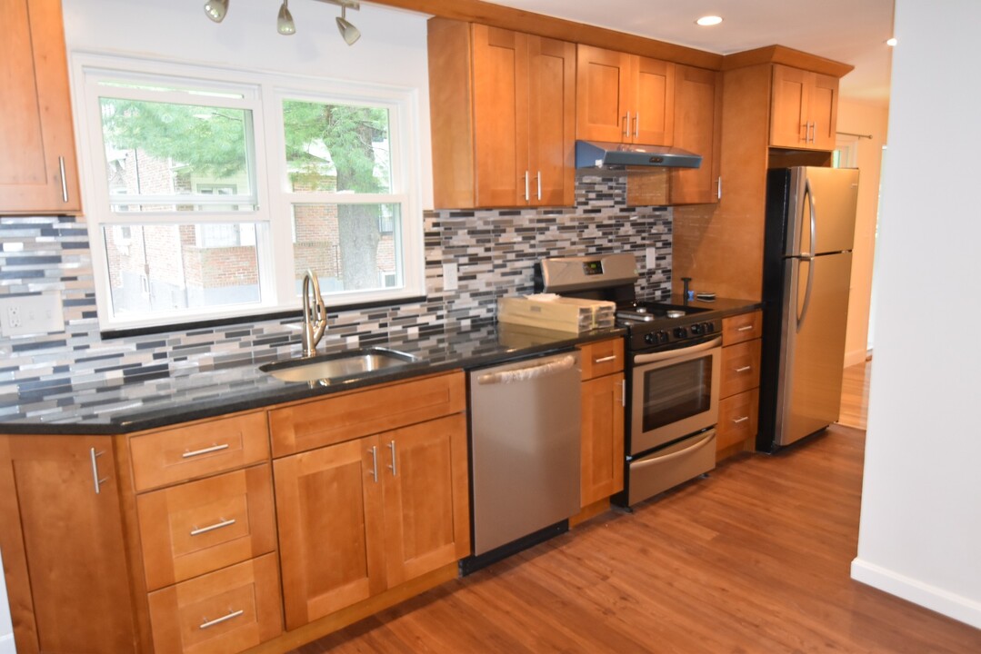 14 Louise Rd in Chestnut Hill, MA - Building Photo
