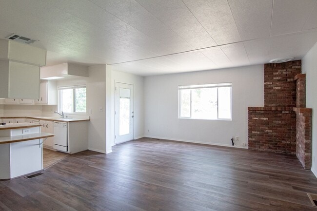 16652 Power Line Rd in Redding, CA - Building Photo - Building Photo