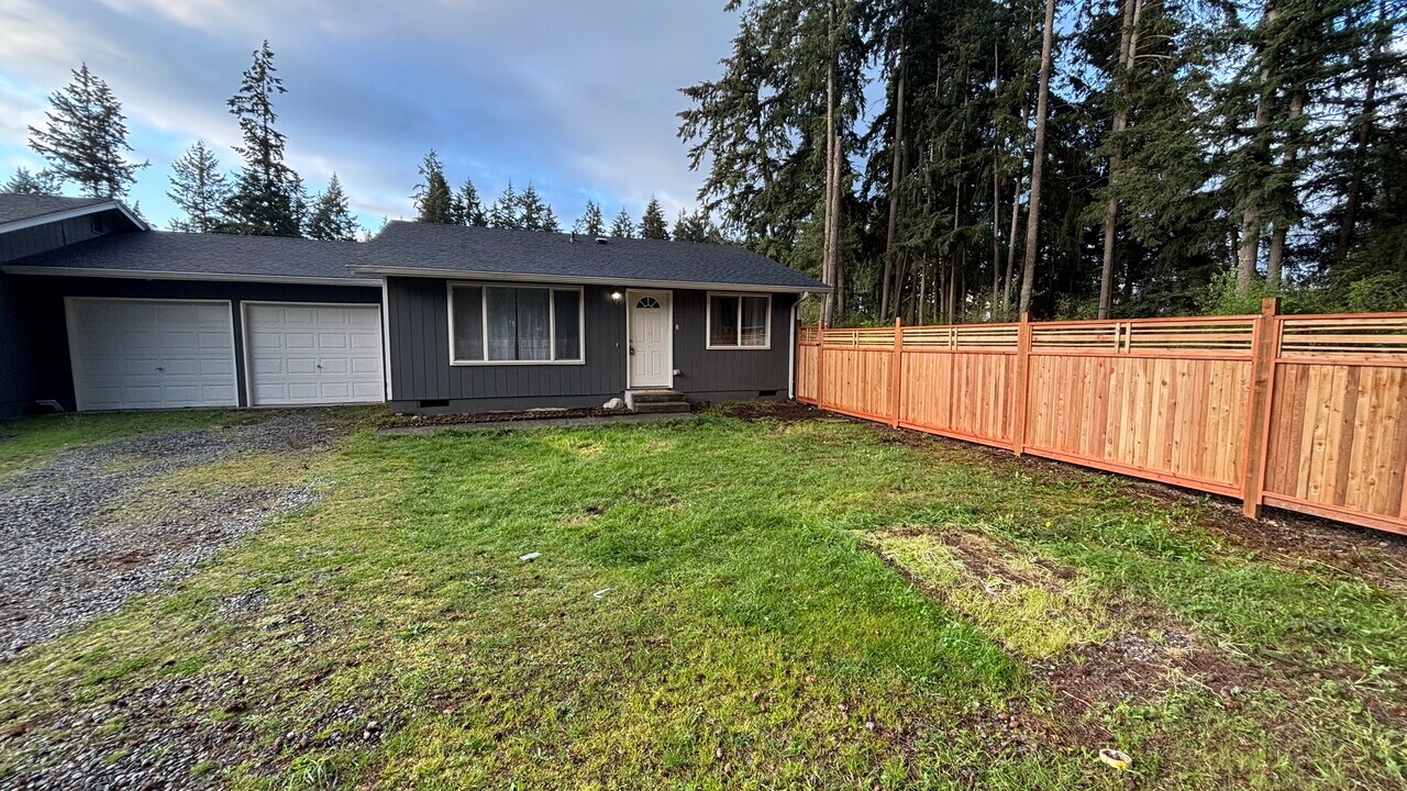 18609 78th Ave E in Puyallup, WA - Building Photo