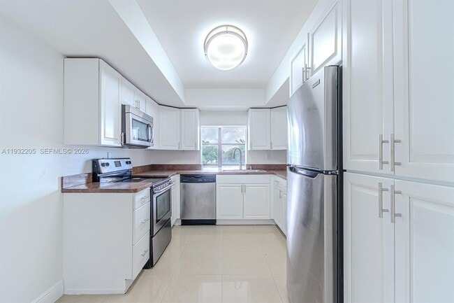 property at 1000 Parkview Dr