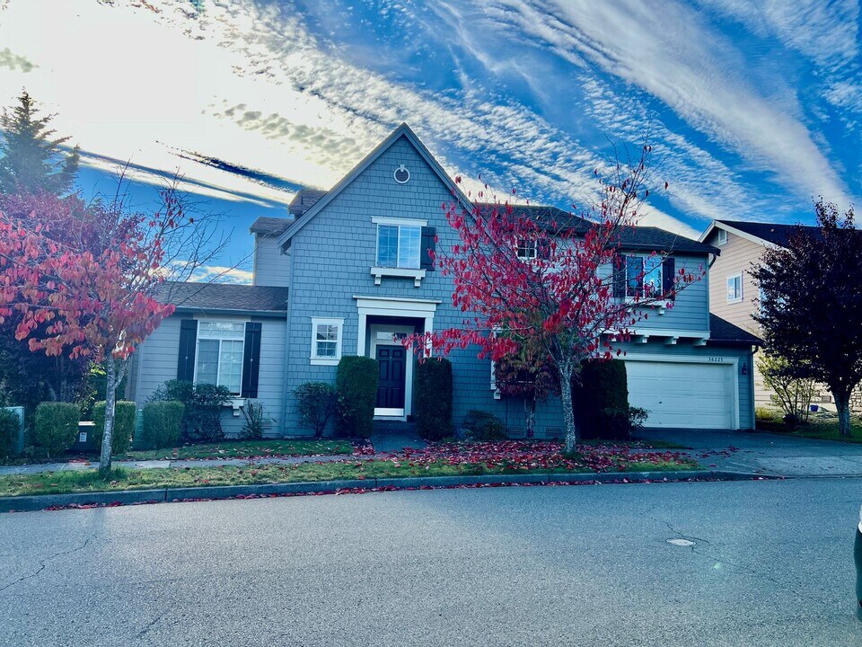36225 SE Isley St in Snoqualmie, WA - Foto de edificio