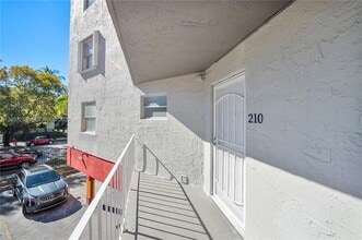 1750 W 46th St, Unit 210 in Hialeah, FL - Building Photo - Building Photo