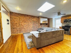 216 Newark Ave, Unit 0102 in Jersey City, NJ - Building Photo - Building Photo