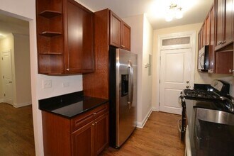 747 W Addison St in Chicago, IL - Foto de edificio - Building Photo