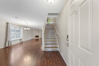 17502 S Summit Canyon Dr in Houston, TX - Building Photo - Building Photo