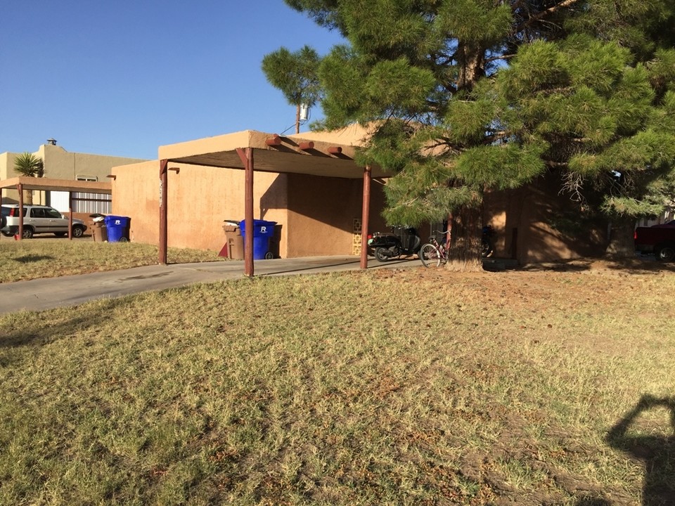 La Fonda Complex in Las Cruces, NM - Foto de edificio