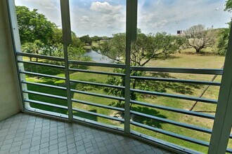 3080 N Course Dr, Unit Gorgeous 2 bed 2 bath in Pompano Beach, FL - Foto de edificio - Building Photo
