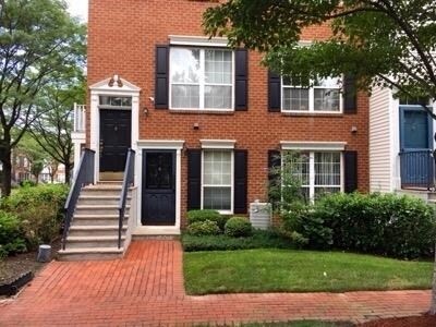 property at 2 Crabapple Ct