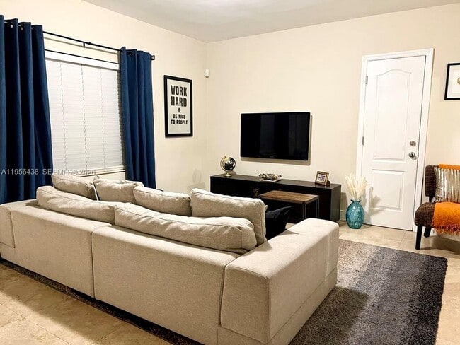 544 NE 62nd St in Miami, FL - Foto de edificio - Building Photo