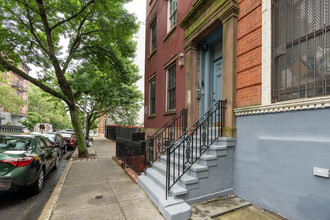 746 E 6th St in New York, NY - Building Photo - Building Photo