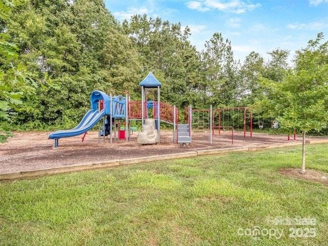 8715 Parkchester Dr in Charlotte, NC - Building Photo - Building Photo