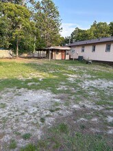 6987 Pittman Grove Church Rd in Raeford, NC - Foto de edificio - Building Photo
