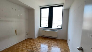 2 S End Ave in New York, NY - Foto de edificio - Building Photo